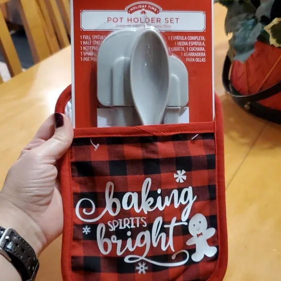NWOT ❤️ Holiday Host gift!!🖤 Kitchen/Potholder Set 🎁 🍪 Great gift!! 💚🖤🤍❤️ - Picture 4 of 4